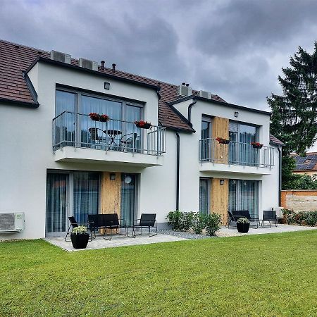 Linden Apartman 107 Glamour (Adults Only) Mosonmagyaróvár Buitenkant foto