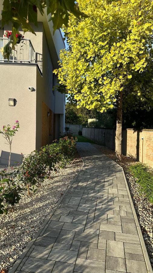 Linden Apartman 107 Glamour (Adults Only) Mosonmagyaróvár Buitenkant foto