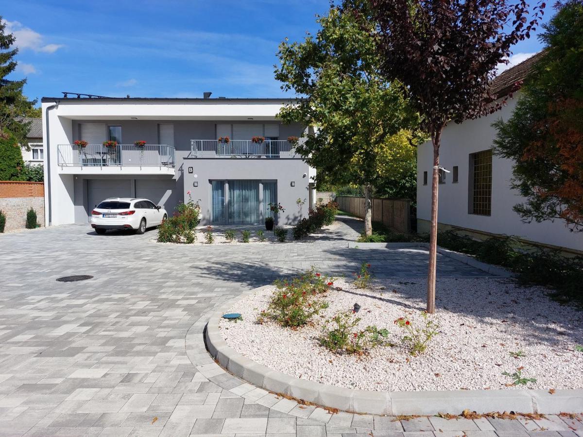 Linden Apartman 107 Glamour (Adults Only) Mosonmagyaróvár Buitenkant foto